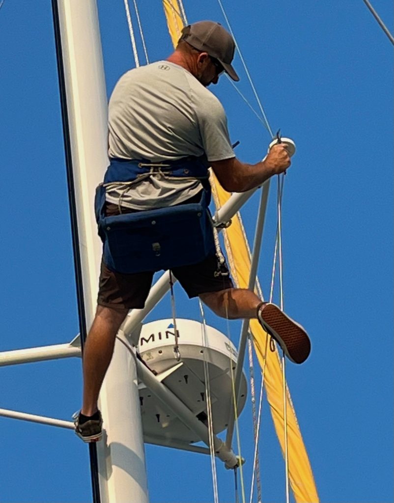 Rigger up the mast measuring