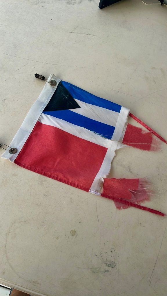 Well Worn, Bahama Courtesy Flag